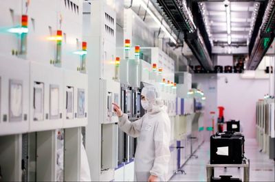 缺芯成手機行業“照妖鏡” 恐慌性囤貨下，手機漲價是必然嗎？
